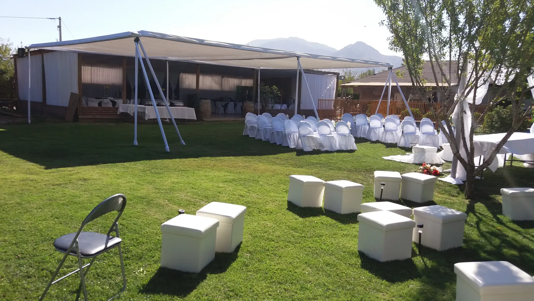 Sillas dispuestas para curso o capacitación en Centro de Eventos Ailyn