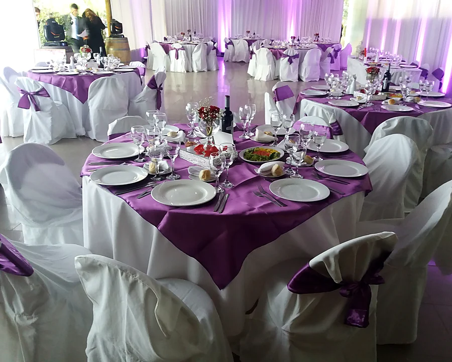 Mesa preparada para una celebración